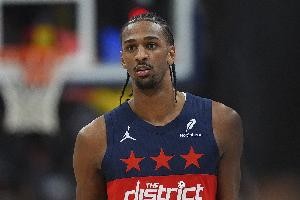 这是中锋数据？萨尔19中6&amp;三分7中1&amp;罚球9中3 得16分5板2助1断3帽