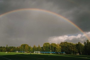 开云品牌-雨后天晴！切尔西官方晒图：科巴姆基地上空出现彩虹